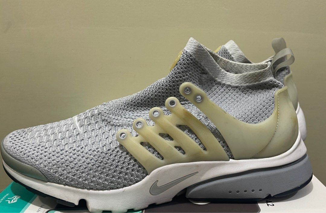 Maroon nike presto flyknit hotsell