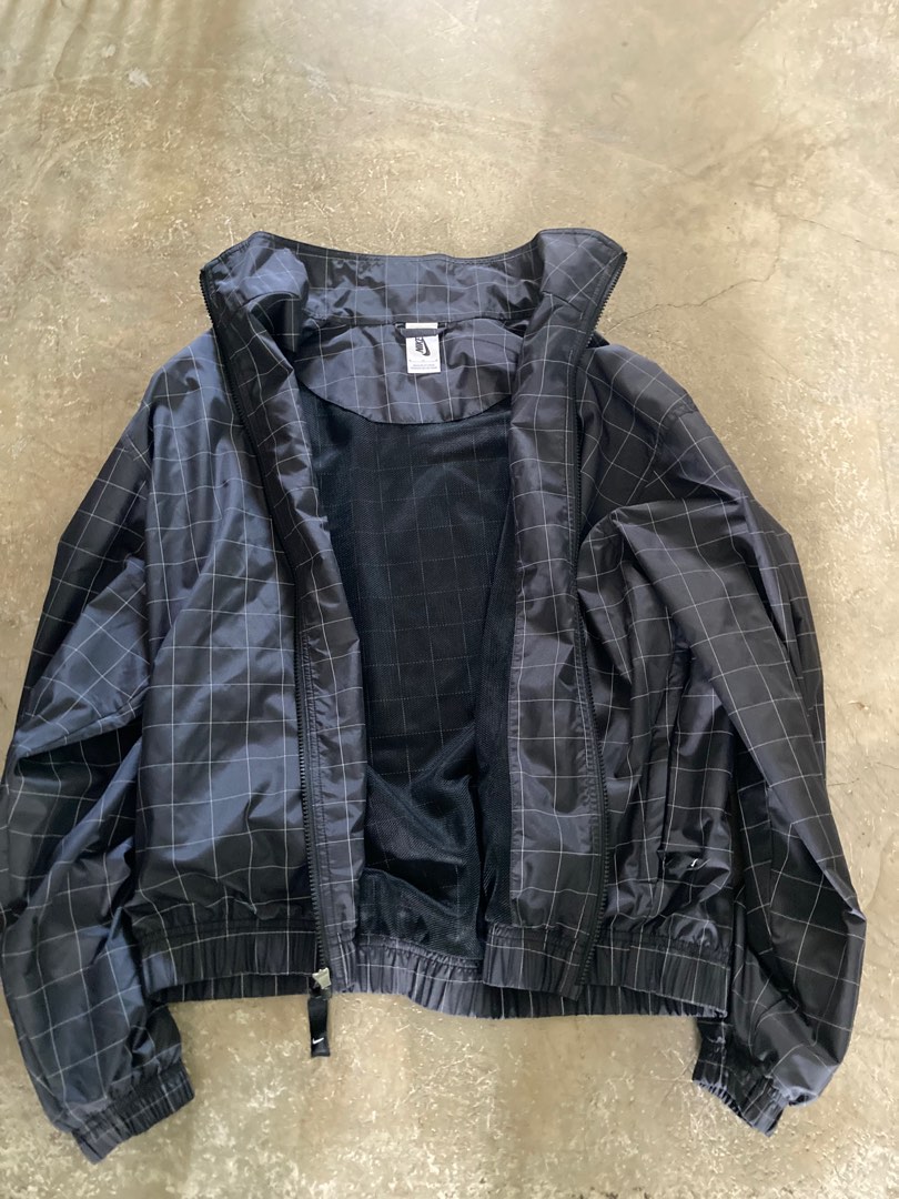 gray nike windbreaker