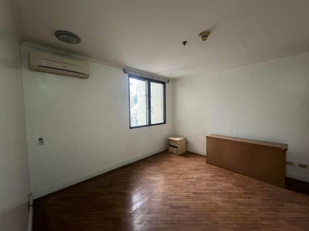 ONE BILTMORE CONDOMINIUM MAKATI (Category: Apartments & Condos) located in Makati City. Submitted by ayen.uy (Listing ID 1281298024, Image 3). Description: -FOR LEASE -THE BILTMORE CONDOMINIUM MAKATI -1 BEDOOM UNIT -81.5 SQM -LOW FLOOR -SEMI FURNISHED -WITH PARKING -WALKING DISTANCE TO GREENBELT -MALL -ASKING 60K PER MONTH -PLUS DUES NEGOTIABLE DIRECT TO OWNER.