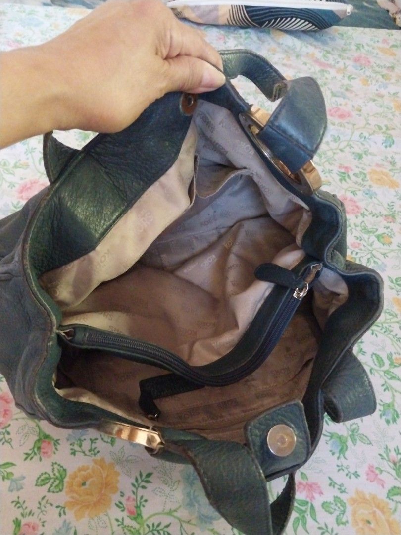 Original MK (Category: Shoulder Bags) located in Manila. Submitted by digs1968 (Listing ID 1281231108, Image 2). Description: Original leather Mk selling low rfs: decluttering flaw: refer to the last photo.
