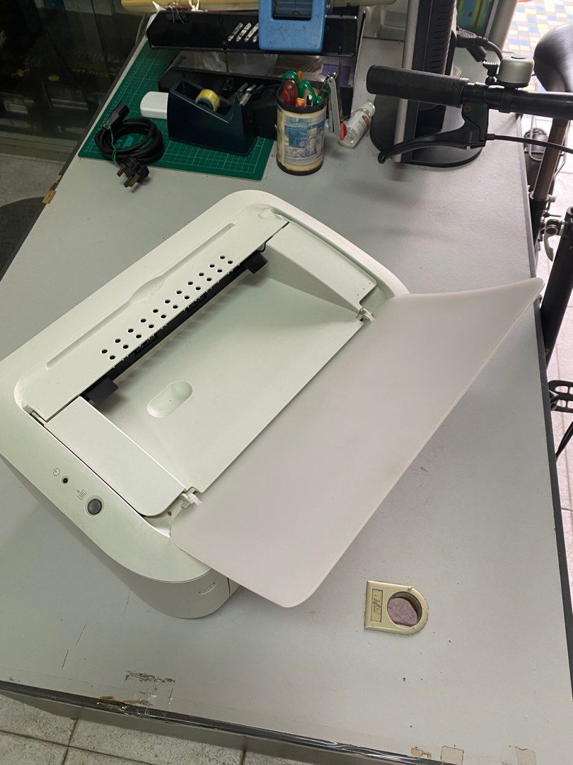 Printer (Category: Printers, Scanners & Copiers) located in Singapore. Submitted by syc07 (Listing ID 1281236346, Image 3). Description: Canon LBP6000 32*19*27cm Need to replace toner Working properly .