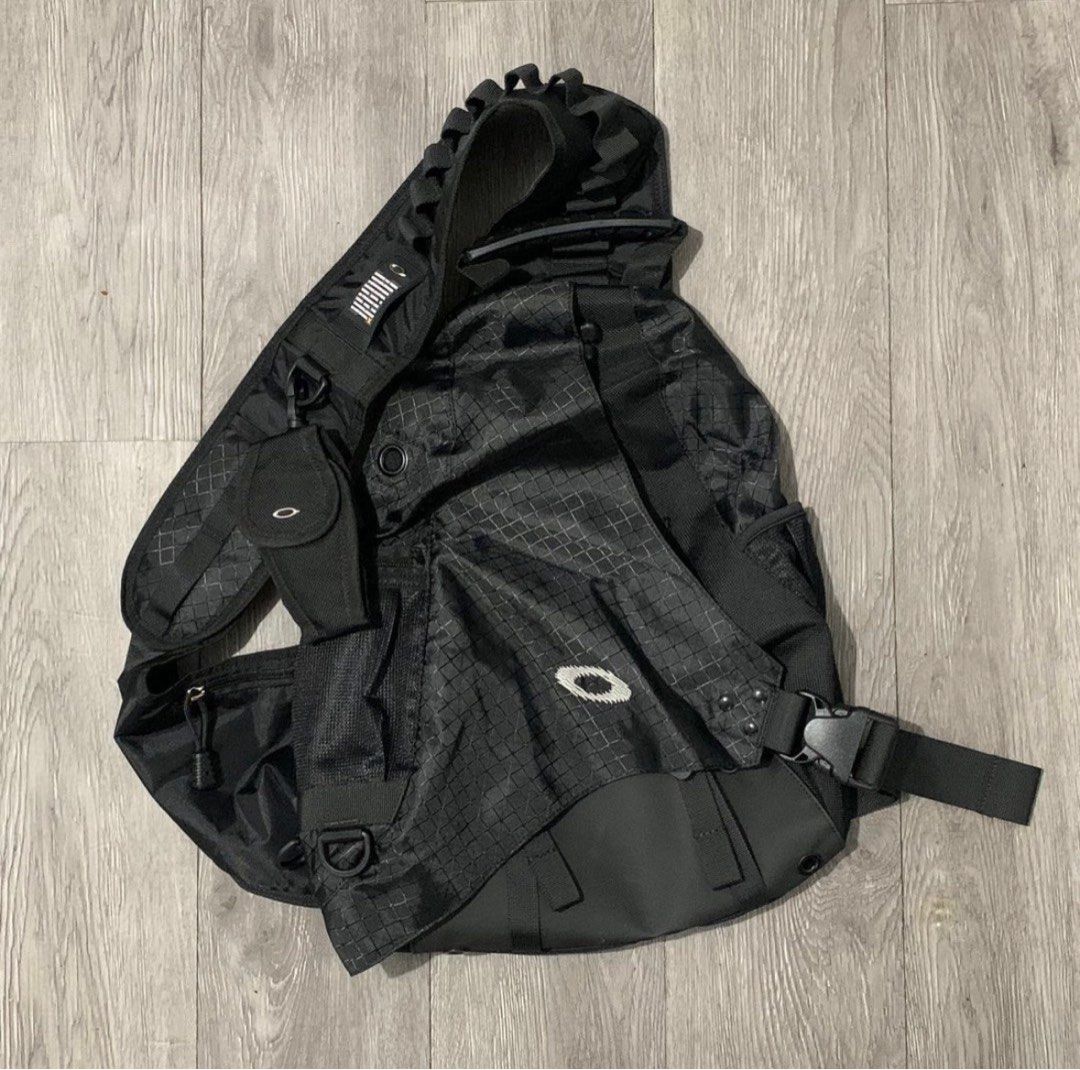 Oakley Sandbag Slingbag RARE Vintage Oakley Men s Fashion Bags