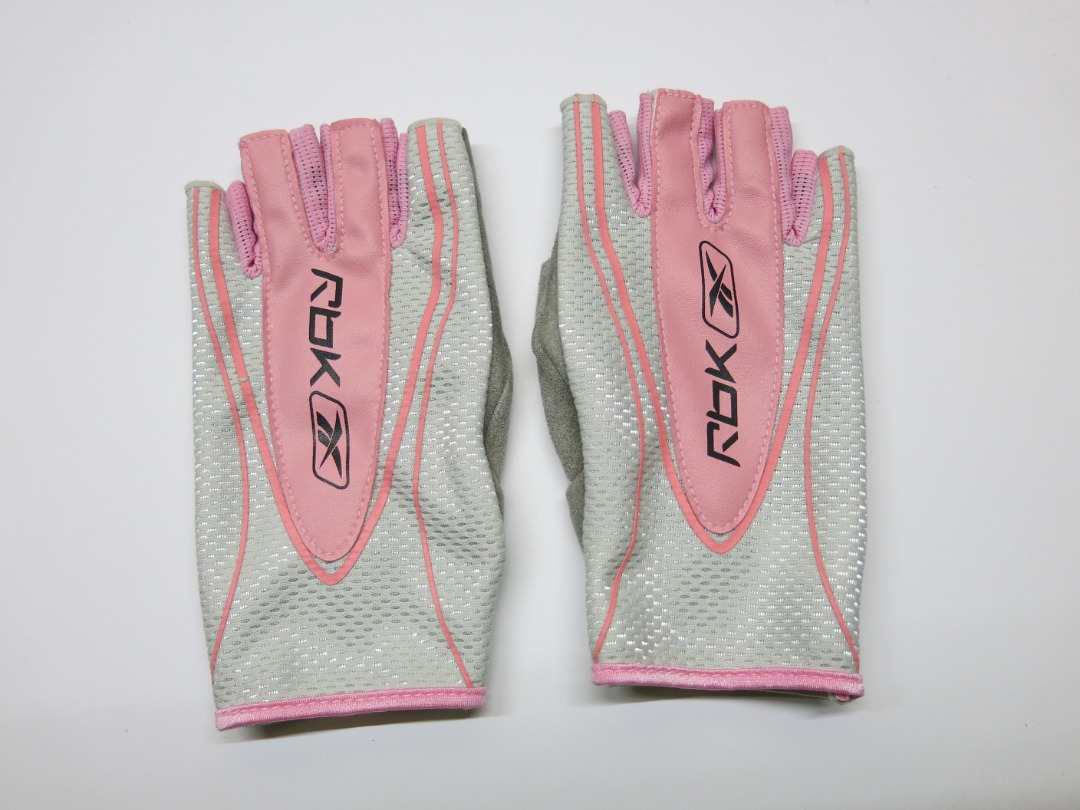 Reebok sales gloves pink