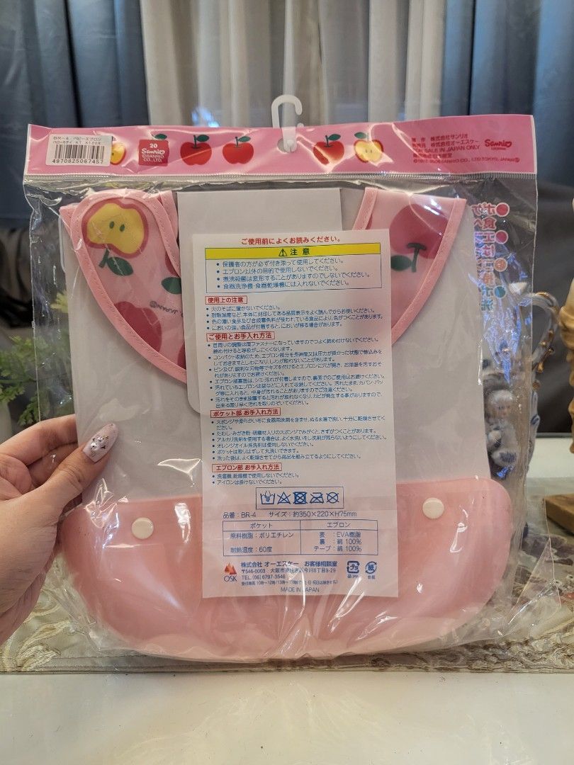 Sanrio Hello Kitty Baby Apron (Category: Weaning & Toddler Feeding) located in San Fernando. Submitted by jpmarketplace2023 (Listing ID 1281312686, Image 2). Description: -Sanrio Hello Kitty baby apron for only PHP380 -Authentic from Japan.