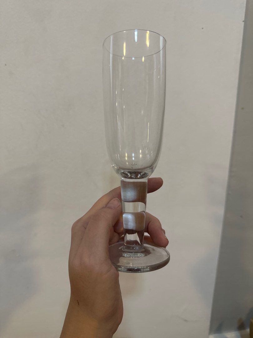 Set of 4 flute glasses (Category: Other Kitchenware & Tableware) located in Muntinlupa City. Submitted by miqs171012 (Listing ID 1281304779, Image 2). Description: Old but never used No damages.