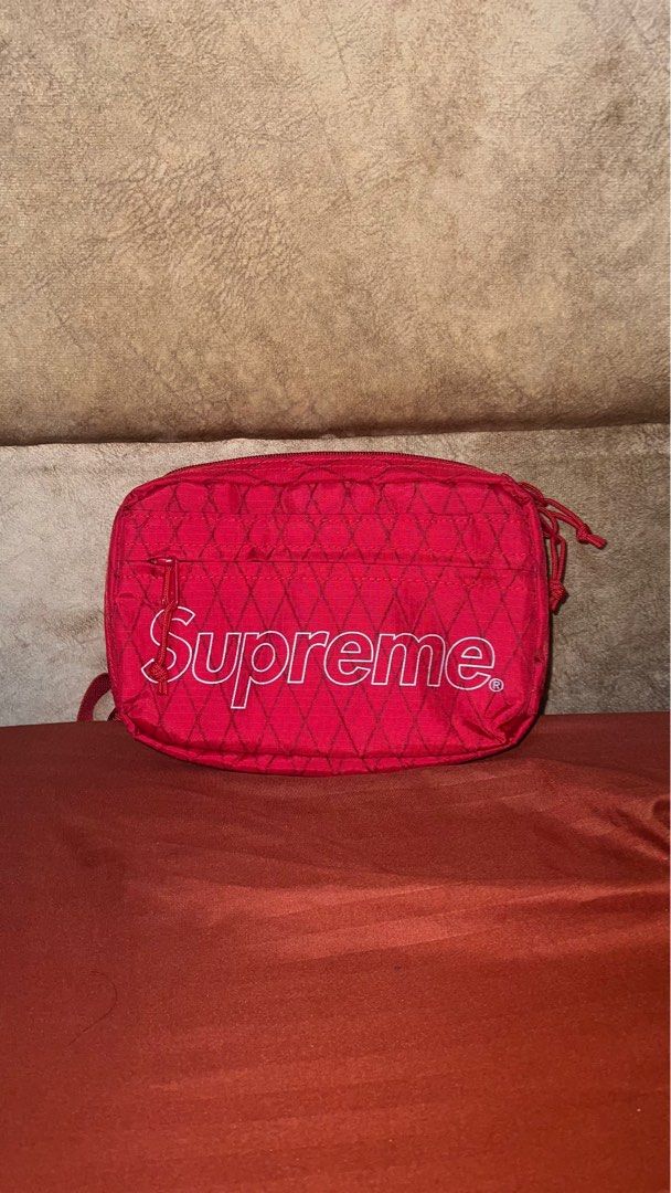 Shoulder bag supreme hotsell fake