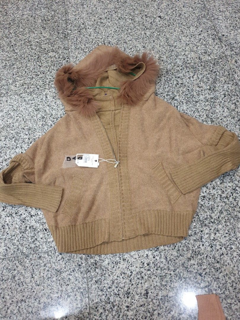 Sweater With Fur Hoodie