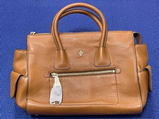 （分類：）位於 。 由 kahanglam 提交（商品編號 1281385846，圖片 1）。簡介： 。