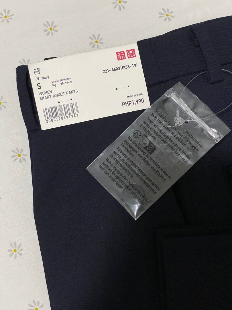 Uniqlo Smart Ankle Pants (Navy) (Category: Other Bottoms) located in Manila. Submitted by enapdl (Listing ID 1281391764, Image 3). Description: Uniqlo smart ankle pants in navy blue Size: Small Brand new with tag RFS: wrong size.