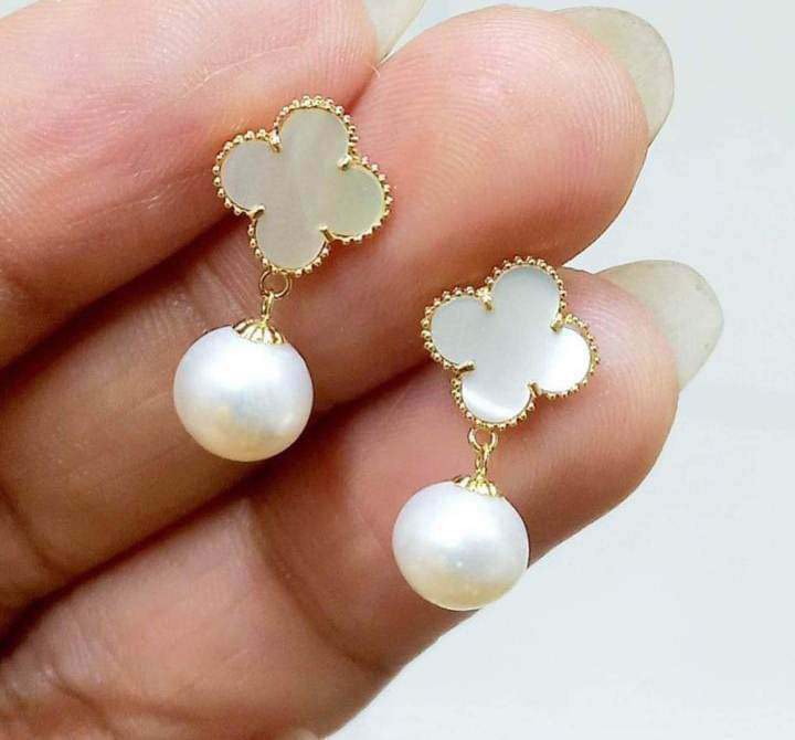 VCA pearl dangling earrings in 18k gold setting, Women's Fashion
