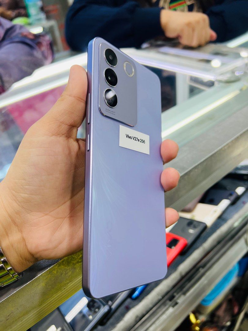 Vivo V27e 256gb Global FU (Category: Vivo) located in San Juan City. Submitted by javedsgadgetshop (Listing ID 1281274757, Image 3). Description: OPEN FOR INSTALLMENT VIA CREDIT CARD/GGIVES & SWAP/TRADE-IN! WE BUY AND SELL ( ANYKINDS OF UNIT BINIBILI PO NAMIN)! PTPA : Padelete po f bawal Read ❗️Onhand ‼️ Vivo V27e 5G •256gb •NTC Variant •Good batt health •Factory Unlock •95% Smoothness •No hidden issue | No Repaired •100% Authentic | Not Refurbis