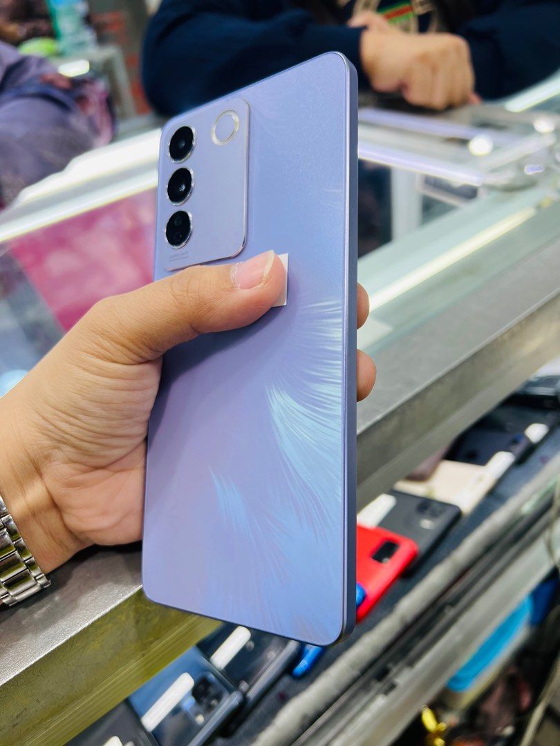 Vivo V27e 256gb Global FU (Category: Vivo) located in San Juan City. Submitted by javedsgadgetshop (Listing ID 1281274757, Image 2). Description: OPEN FOR INSTALLMENT VIA CREDIT CARD/GGIVES & SWAP/TRADE-IN! WE BUY AND SELL ( ANYKINDS OF UNIT BINIBILI PO NAMIN)! PTPA : Padelete po f bawal Read ❗️Onhand ‼️ Vivo V27e 5G •256gb •NTC Variant •Good batt health •Factory Unlock •95% Smoothness •No hidden issue | No Repaired •100% Authentic | Not Refurbis