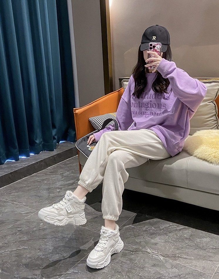 White sneakers online in the winter