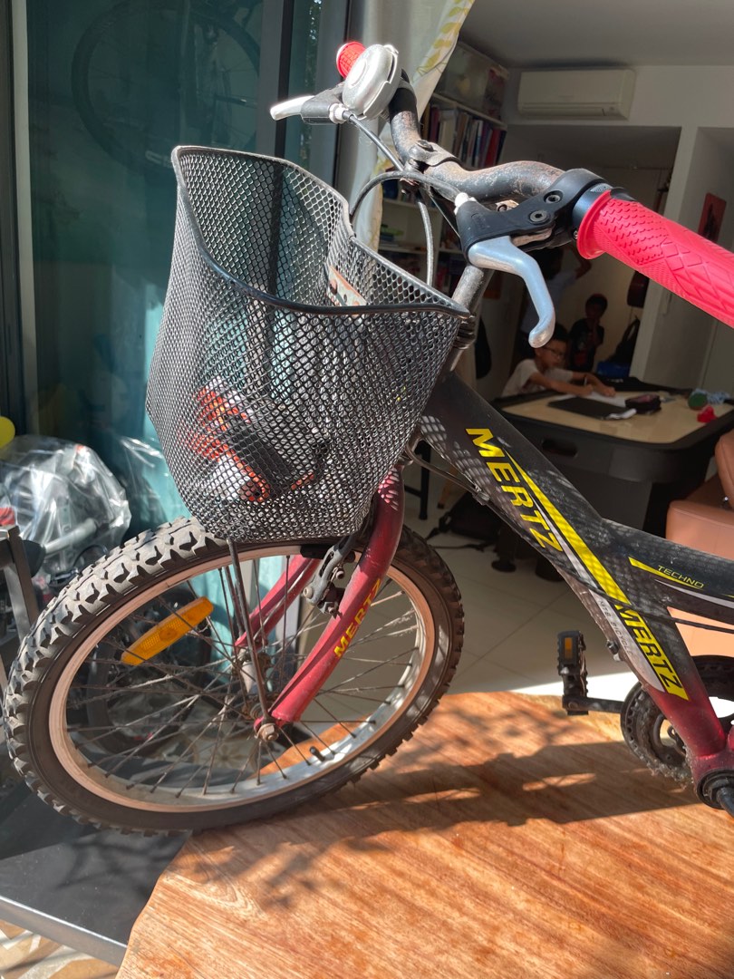 WORKING child bicycle that is clearly beaten up Sports Equipment