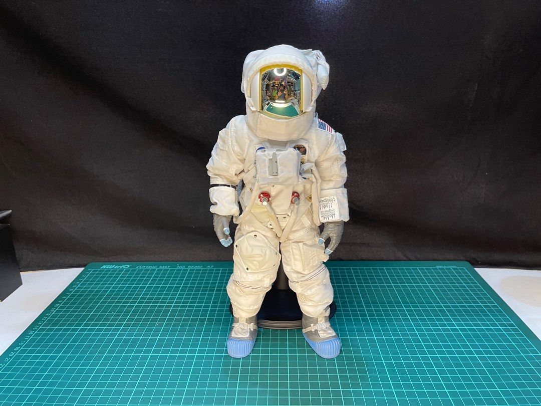 1/6 NASA ASTRONAUT APOLLO 11 by DRAGON TOYS, Toys & Collectibles