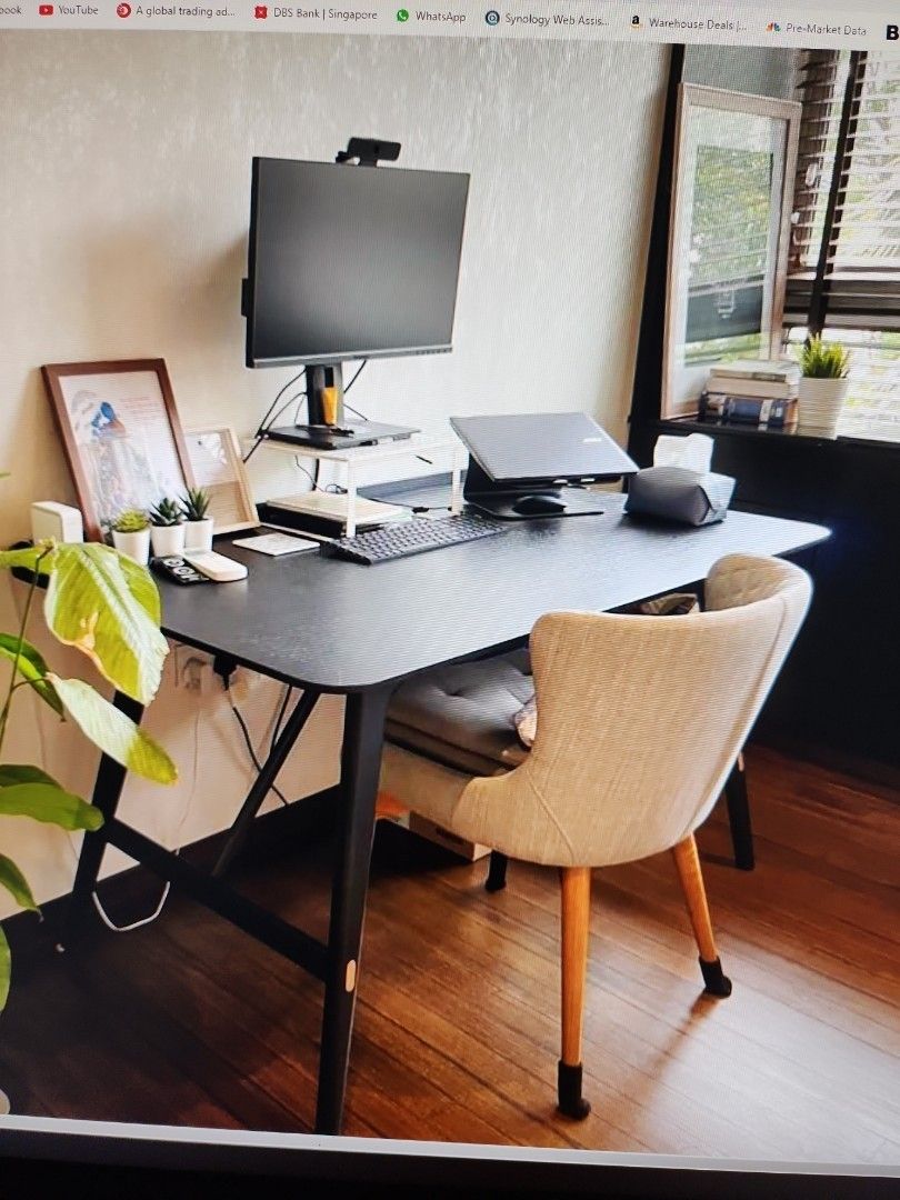Hipvan desk deals