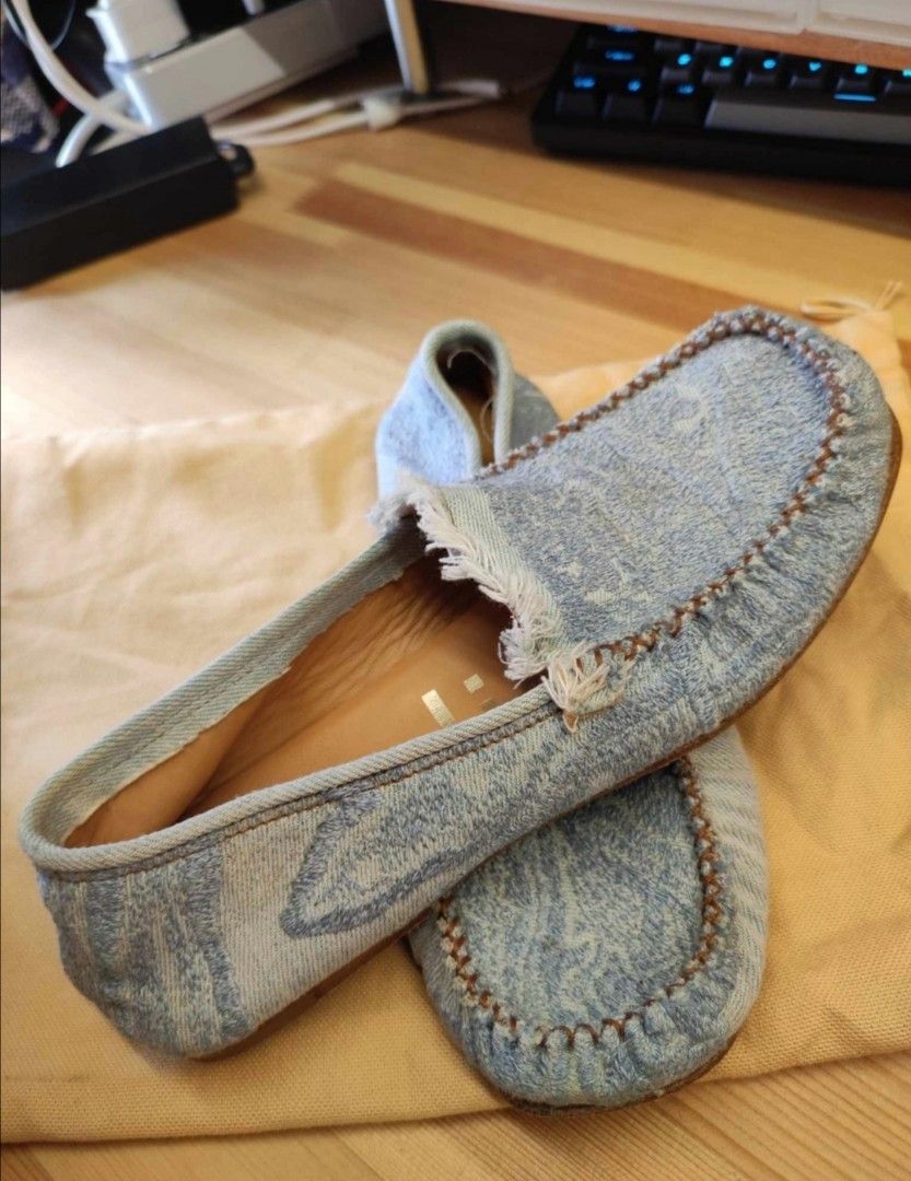 Acne studios loafers (Category: Sneakers & Footwear) located in Dupax Del Norte. Submitted by silverphoenix.ffe978 (Listing ID 1281433791, Image 2). Description: Good as new Size 7.