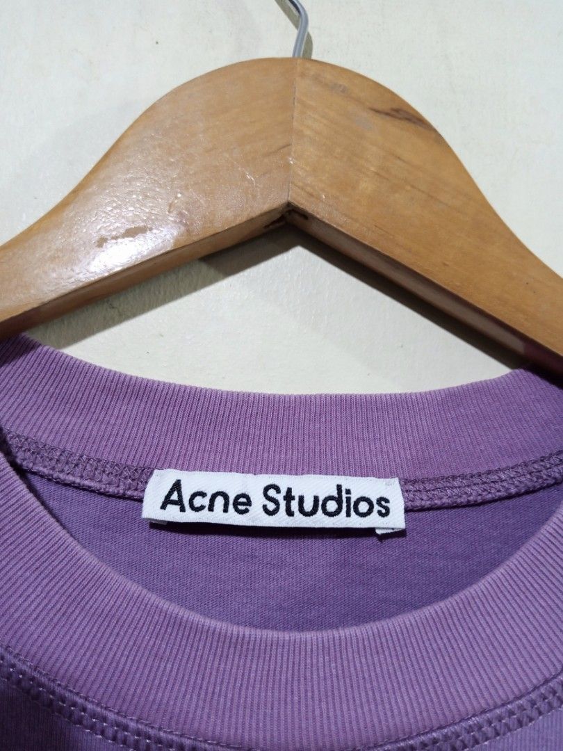 Acne Studios Mid Logo Tee, Shirt, Tshirt, Tees, Shirts, Tshirts, Branded tee (Category: Tshirts & Polo Shirts ) located in Navotas City. Submitted by ronaldestoya15 (Listing ID 1281440554, Image 2). Description: 📌Sale! Basahin po ng mabuti! Acne Studios 20.8x26.5 dimension May paint stains nasa pics ung details & Need wash only 8.5-9/10 Condi. 📌Follow My 2nd Account and See more items Just Click here 👇👇👇 Check out ronaldesto77692's listings 