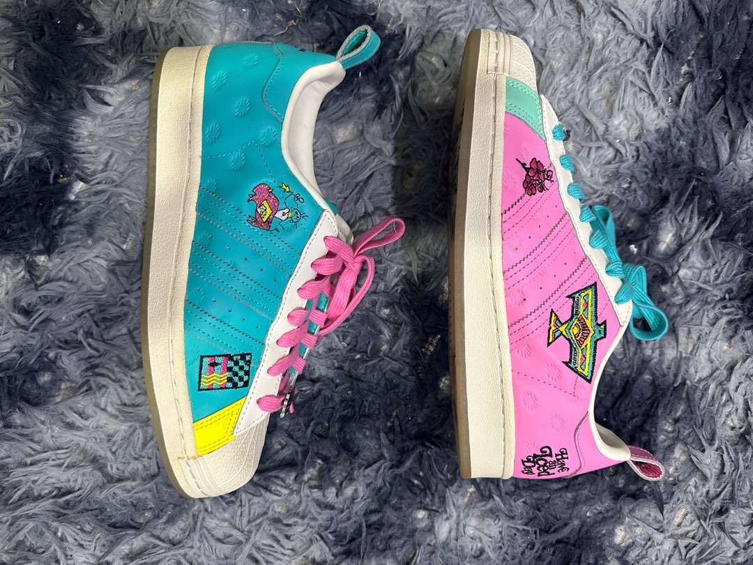 Converse or sale adidas superstar