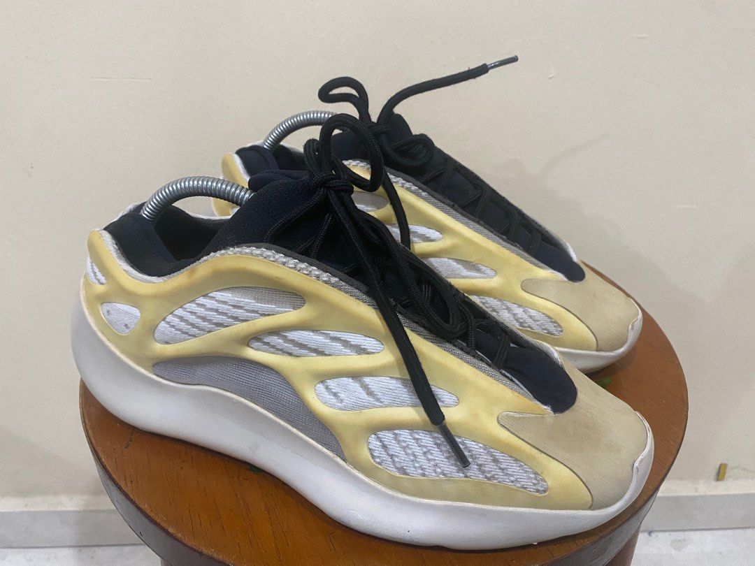Sneakerboy shop yeezy 700