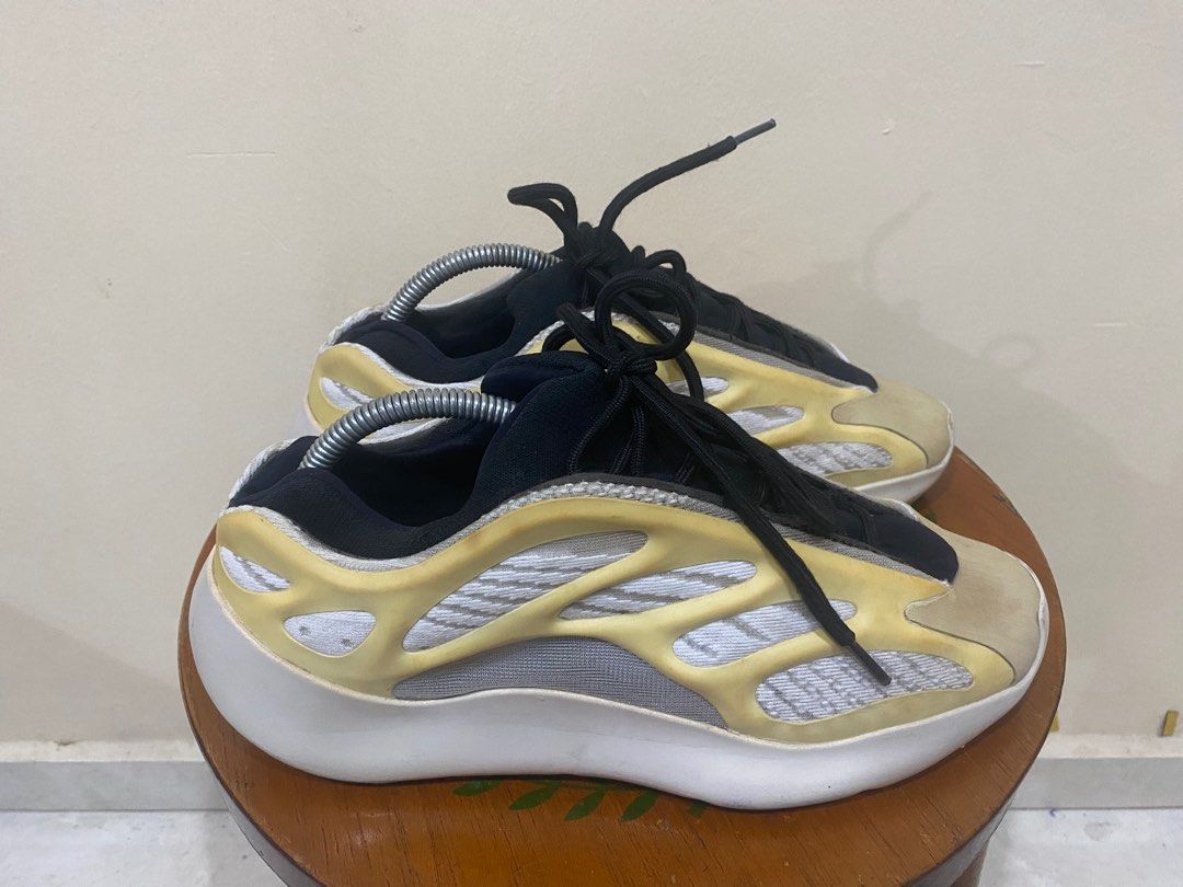 Sneakerboy yeezy 700 online