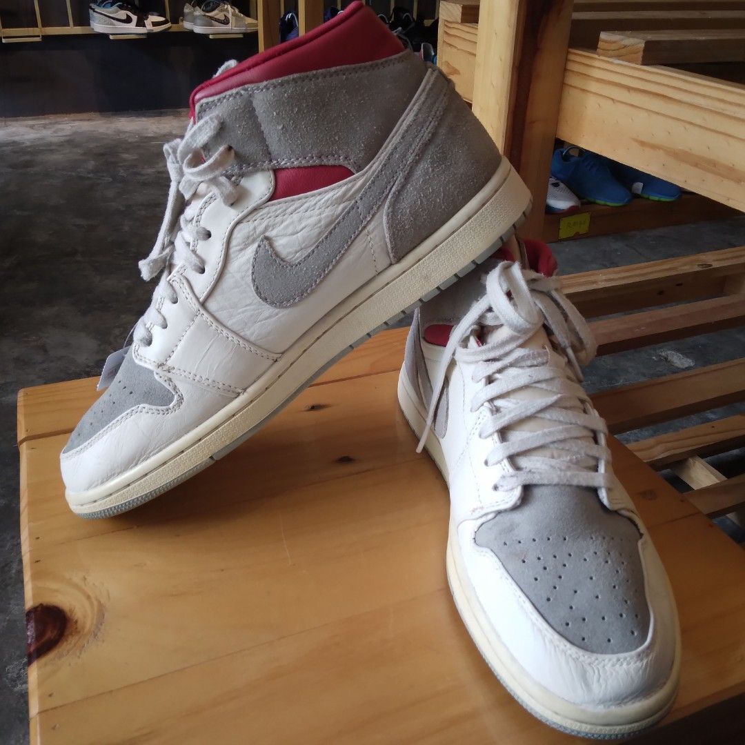 Aj1 store mid premium