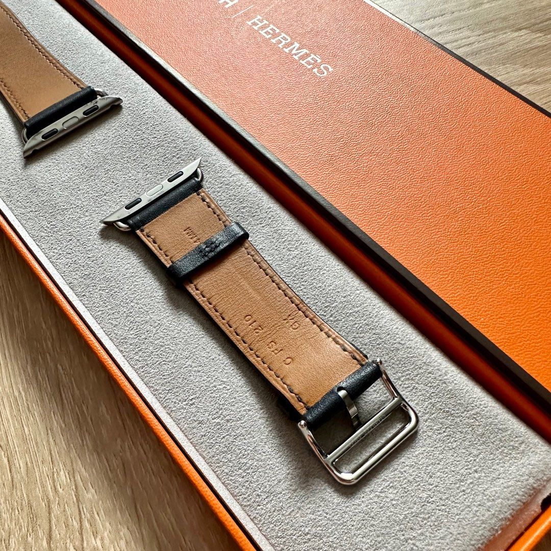 Apple watch hermès stainless steel case with bleu indigo swift leather single tour 2025