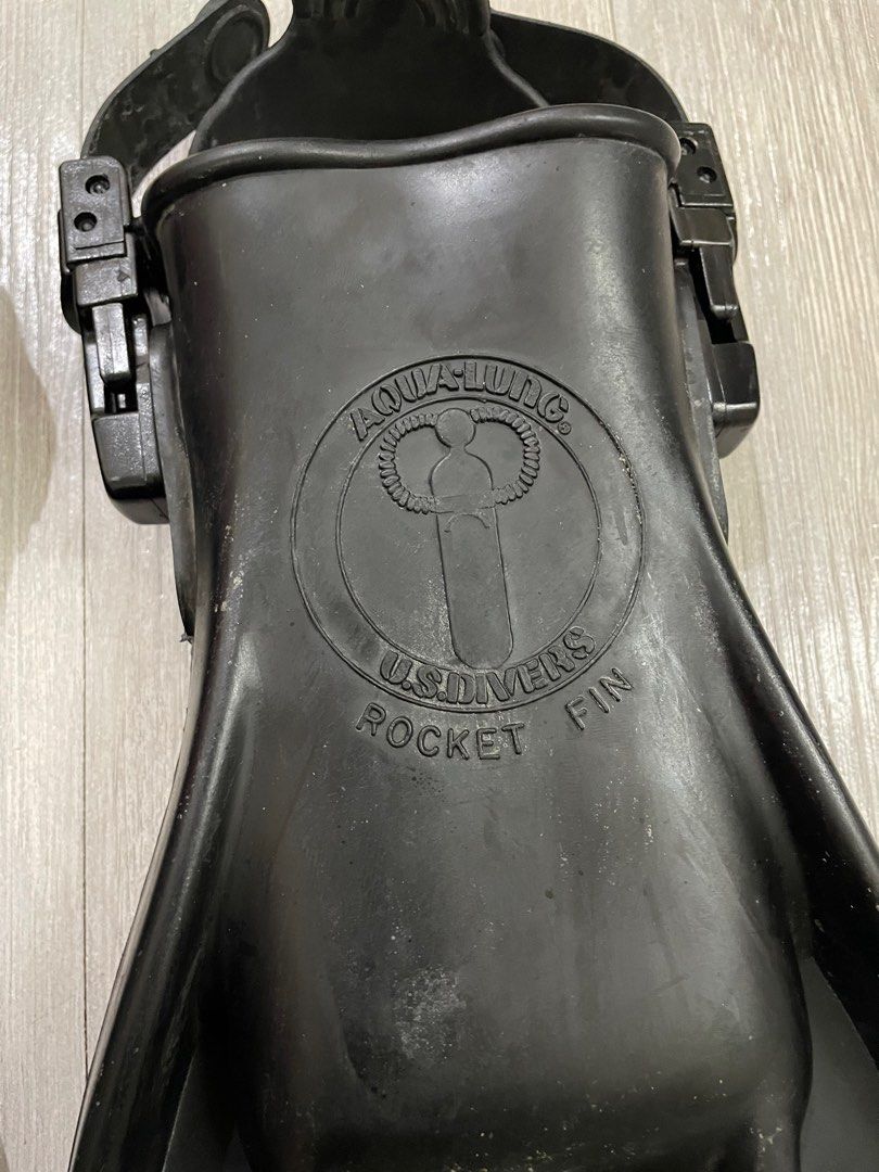 Scubapro rocket fins store