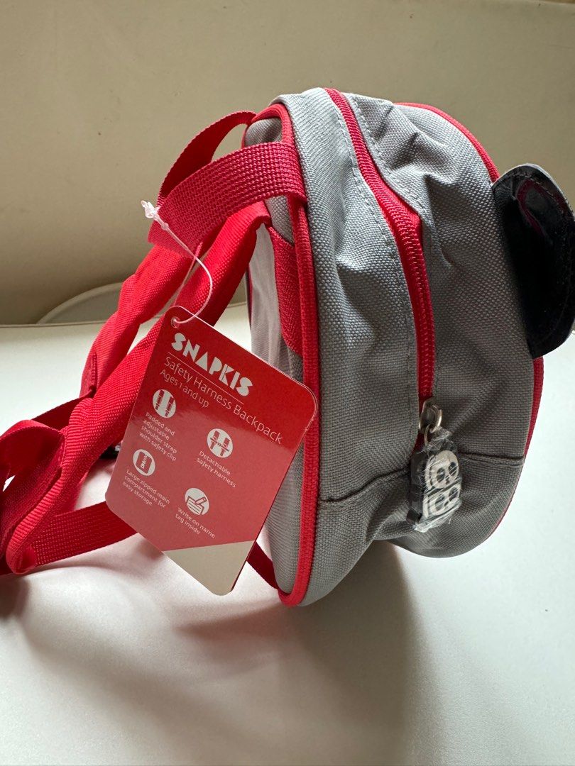 bb背包 backpack （分類：其他外出用品）位於 Hong Kong。 由 pandora3130 提交（商品編號 1281513643，圖片 3）。簡介： 全新bb背包。可寫名字。配有安全帶。