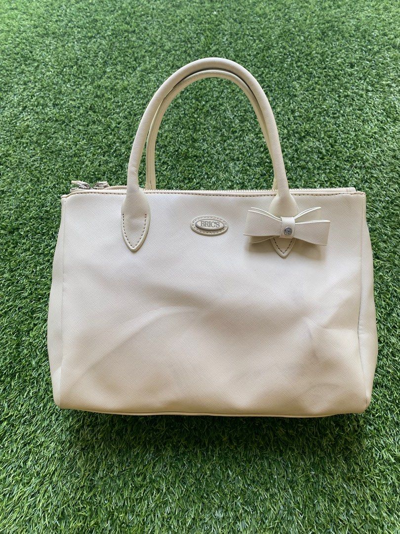 Bric's handbags shop