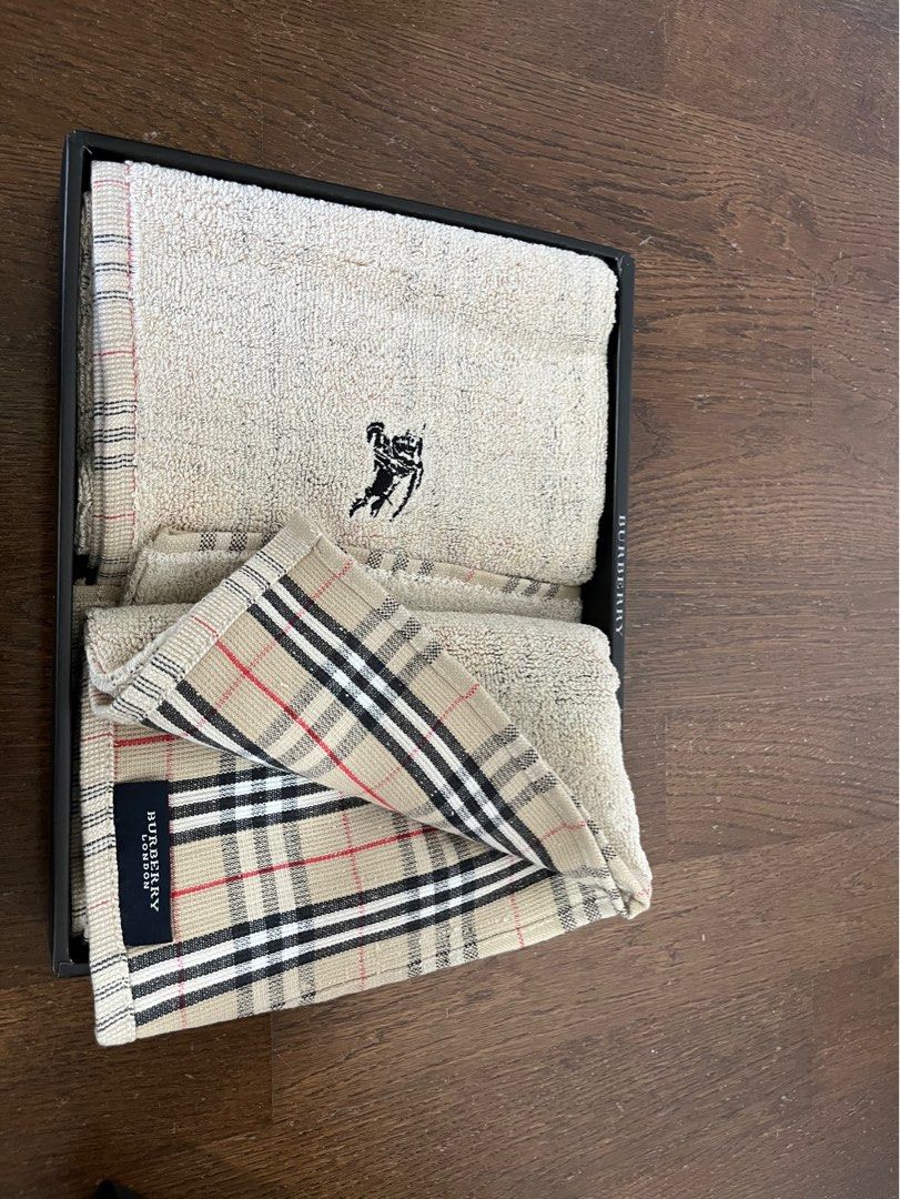 Burberry Face Towel Set