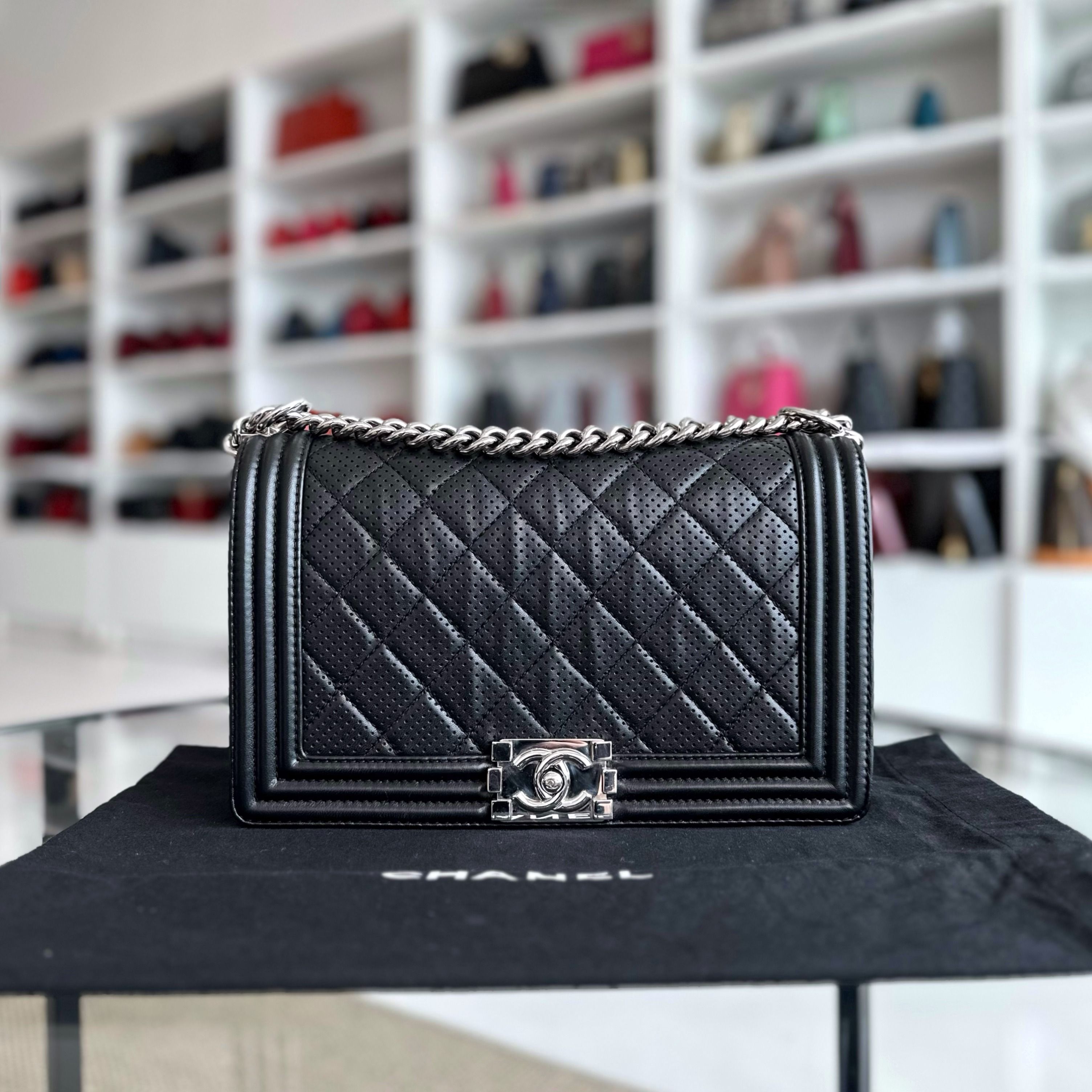 Chanel le boy 28cm online