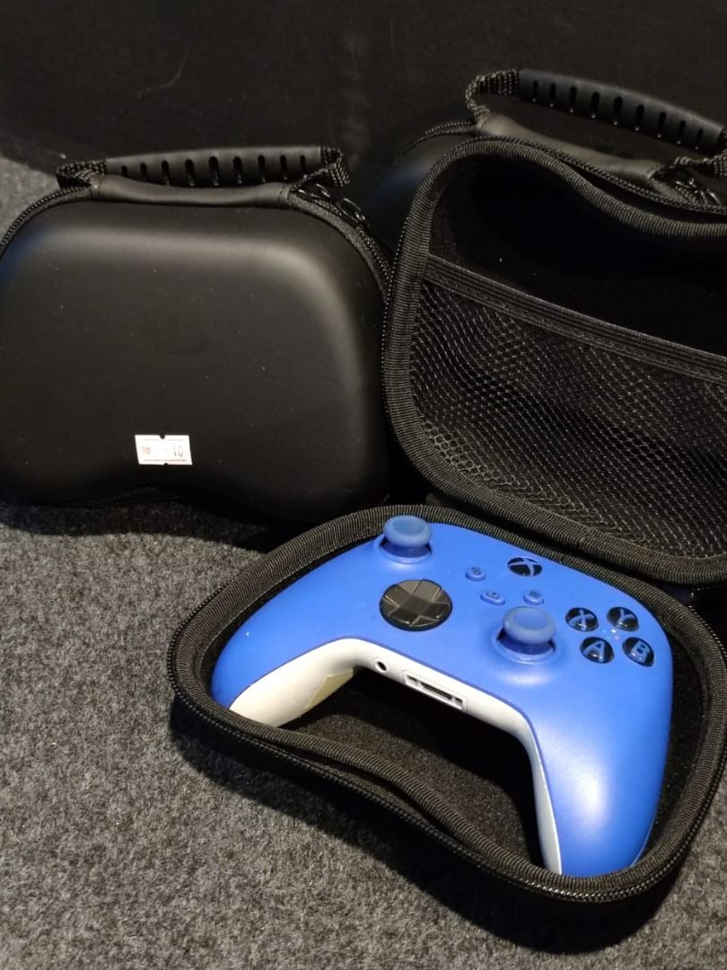 CONTROLLER HARD CASE (Category: Cases & Covers) located in Petaling Jaya. Submitted by aikilyugaming (Listing ID 1281538066, Image 2). Description: Controller Hard Case Price : Rm 10.00 Colour : Black ✅Dualshock 4 ✅Dualshock 5 ✅Xbox Controller Self Pickup / Lalamove / Postage Berminat boleh hubungi kami 👇 Aikilyu Gaming : 0132309633 📍 Address : 5-1 Jalan Camar 4/5A, Seksyen 4 Kota Damansara, 47810 Petaling Jaya, Selangor 📍 Business Hours : Tue