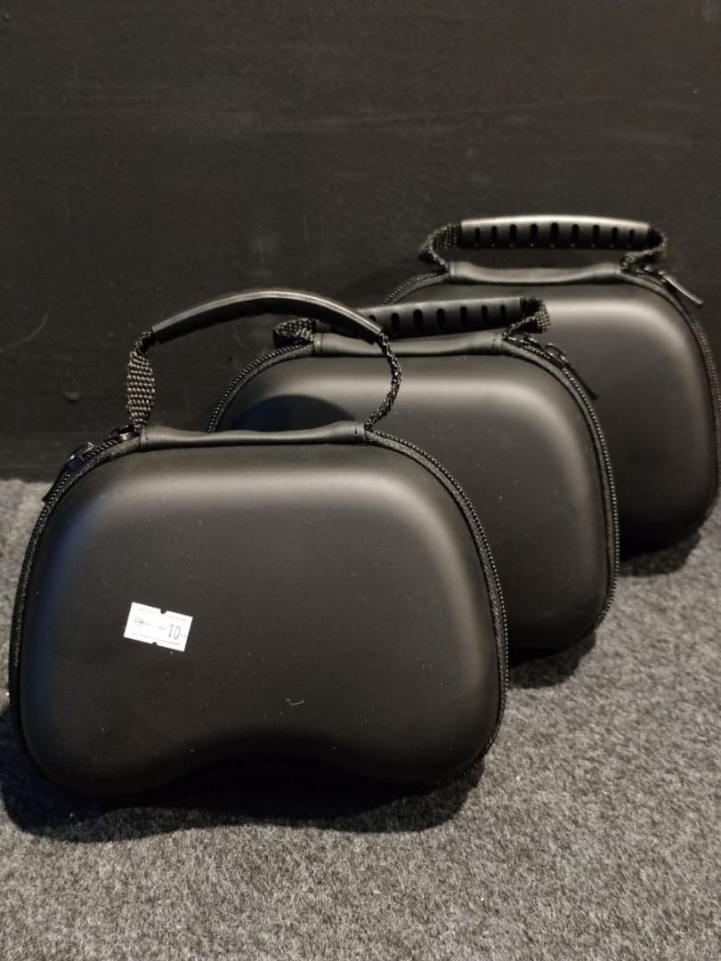 CONTROLLER HARD CASE (Category: Cases & Covers) located in Petaling Jaya. Submitted by aikilyugaming (Listing ID 1281538066, Image 1). Description: Controller Hard Case Price : Rm 10.00 Colour : Black ✅Dualshock 4 ✅Dualshock 5 ✅Xbox Controller Self Pickup / Lalamove / Postage Berminat boleh hubungi kami 👇 Aikilyu Gaming : 0132309633 📍 Address : 5-1 Jalan Camar 4/5A, Seksyen 4 Kota Damansara, 47810 Petaling Jaya, Selangor 📍 Business Hours : Tue