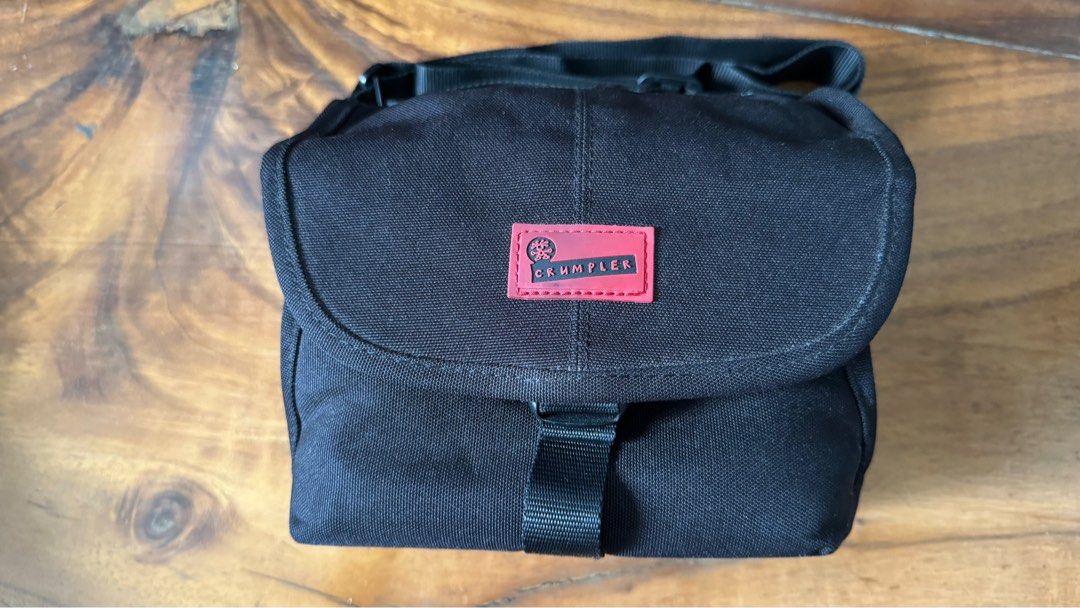 Crumpler Million Dollar Home Camera bag (Category: Camera Bags & Carriers) located in Muntinlupa City. Submitted by neatnestu (Listing ID 1281461131, Image 1). Description: RFS: I don’t use this anymore. Refer to this link for complete specs: https://ferdzdecena.com/gear/crumpler-3-million-dollar-home-sling-bag/.
