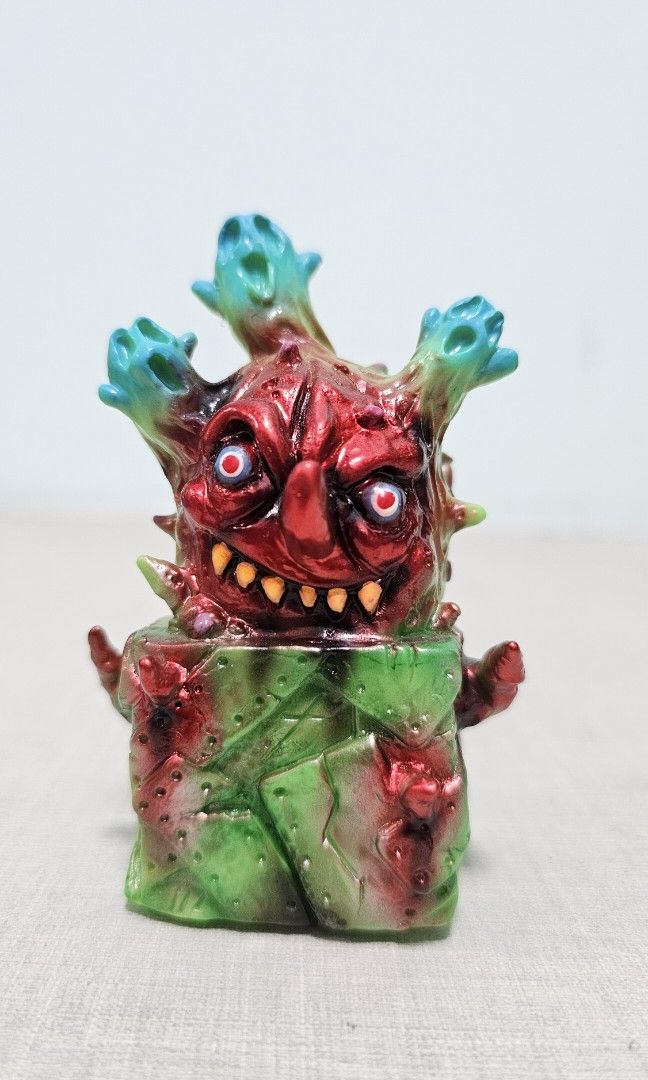 DEATHLAND VINYL TOY GOSUTO u0026 TOXIN