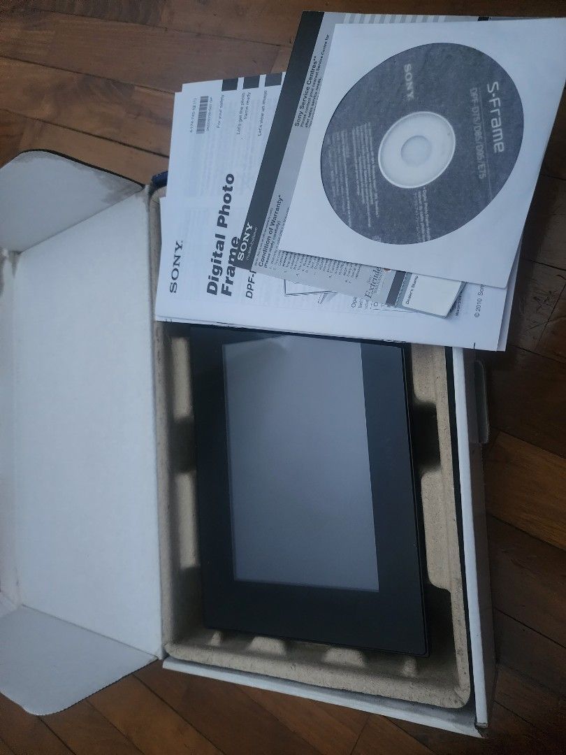 Digital Photo Frame Sony Sframe DPF D75, Photography, Photography