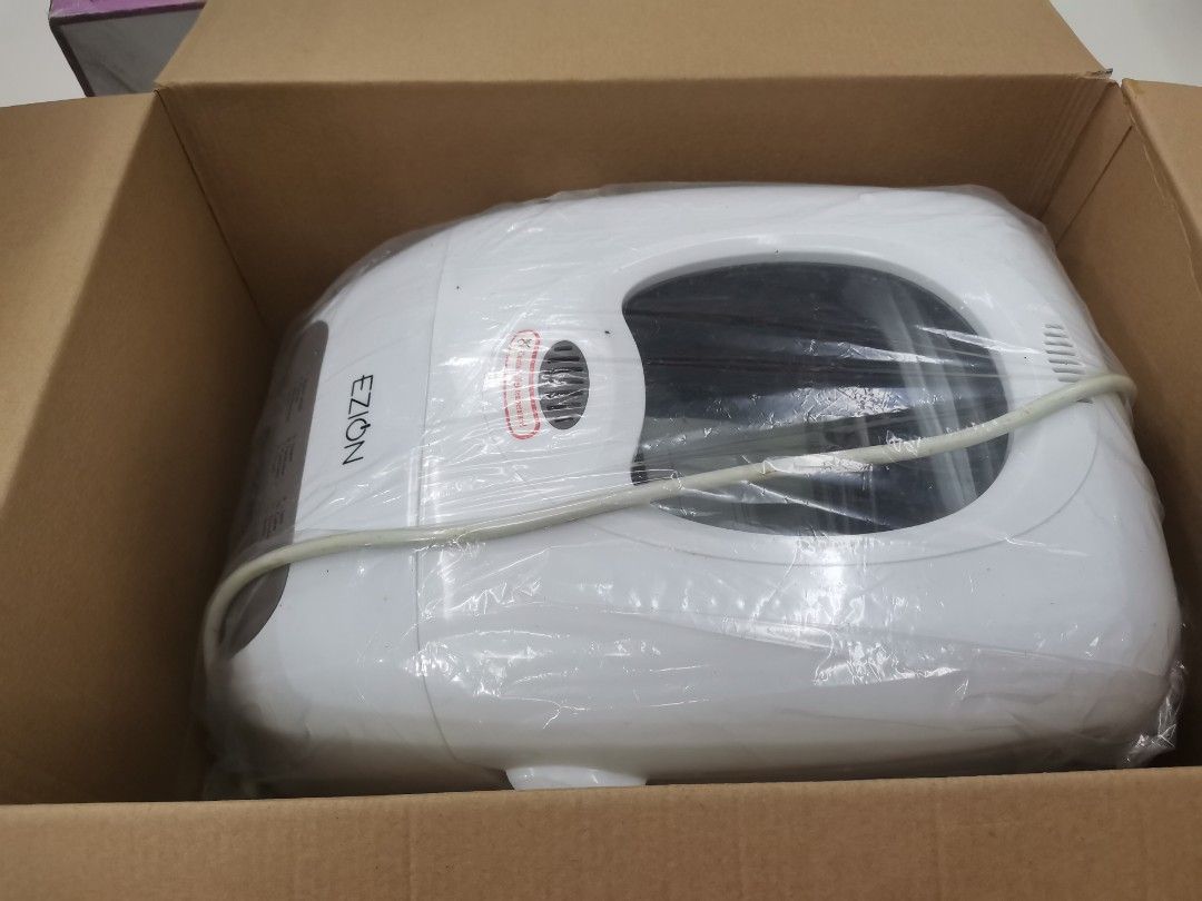 EZION BREADMAKER (Category: Breadmakers) located in Petaling Jaya. Submitted by maegan2210 (Listing ID 1281532336, Image 3). Description: Rarely used, in box with plastic, come with manual, recipe and some items as shown in picture. Can cod meet up @ kota damansara area.