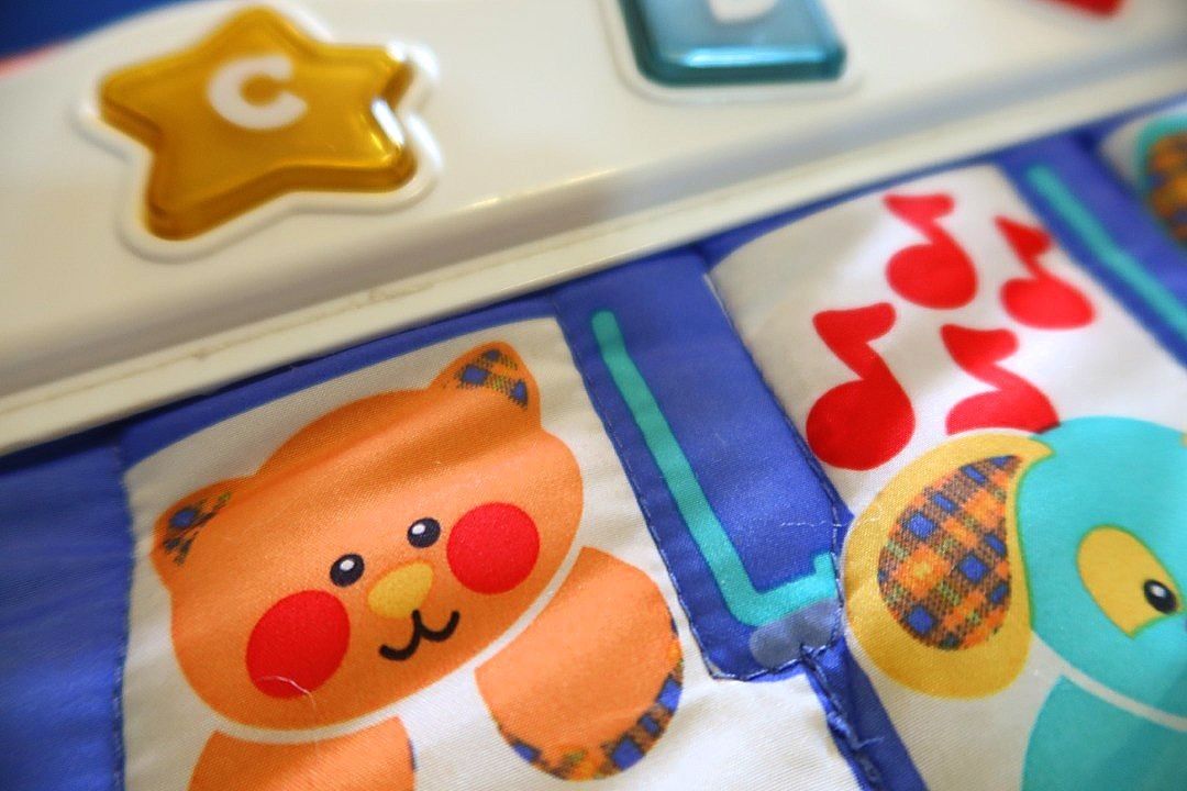 Crib piano toy cheap by fisher price