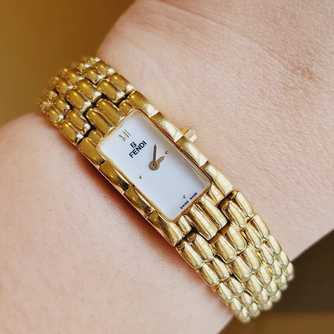 FIXED PRICE Fendi Orologi Ladies watch White Dial Sapphire Glass Swiss Made Quartz Movement 18k Gold Plated Small to Large Wrist Size up to 17 8cm With Provided Box Only Excellent Condition Luxury