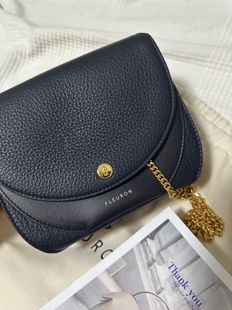 Fleuron mini Magnolia (Category: Luxury Bags & Wallets) located in Quezon City. Submitted by reivia.vend (Listing ID 1281529839, Image 2). Description: With dust bag.