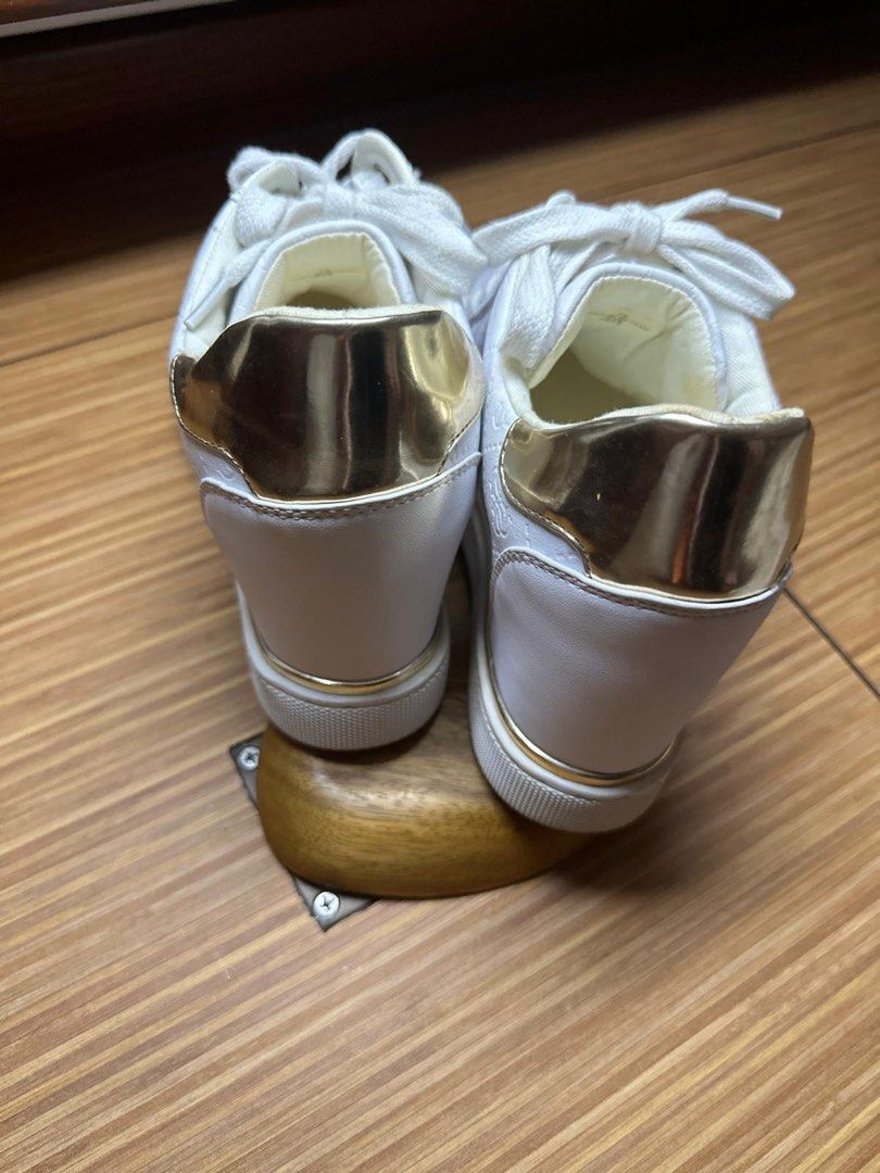 Wedge guess deals sneakers