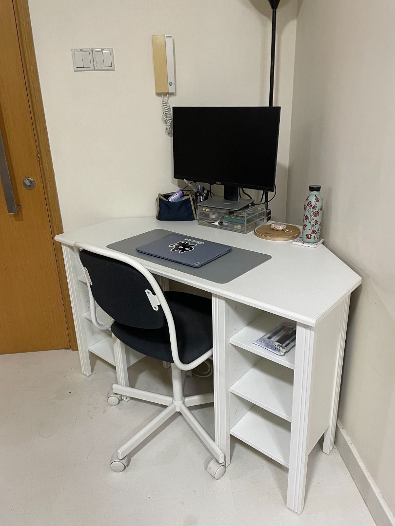 Brusali desk store corner