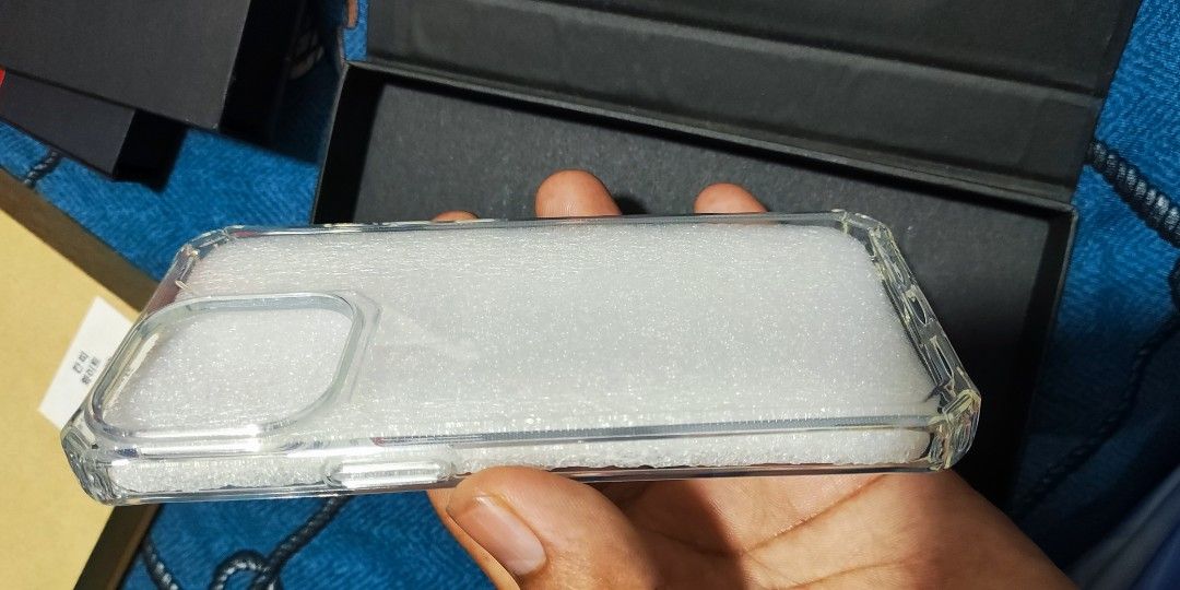 Iphone 13 pro clear case (Category: Cases & Sleeves) located in Paranaque City. Submitted by dadzkie0304 (Listing ID 1281602313, Image 2). Description: iphone 13 pro clear case makapal sya, Lanoson brand from korea brand new sya inopen ko lang for checking kc iba iba ang design bwat box.
