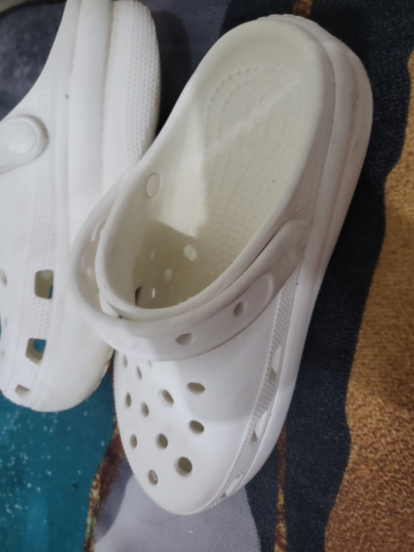 White size 3 crocs deals