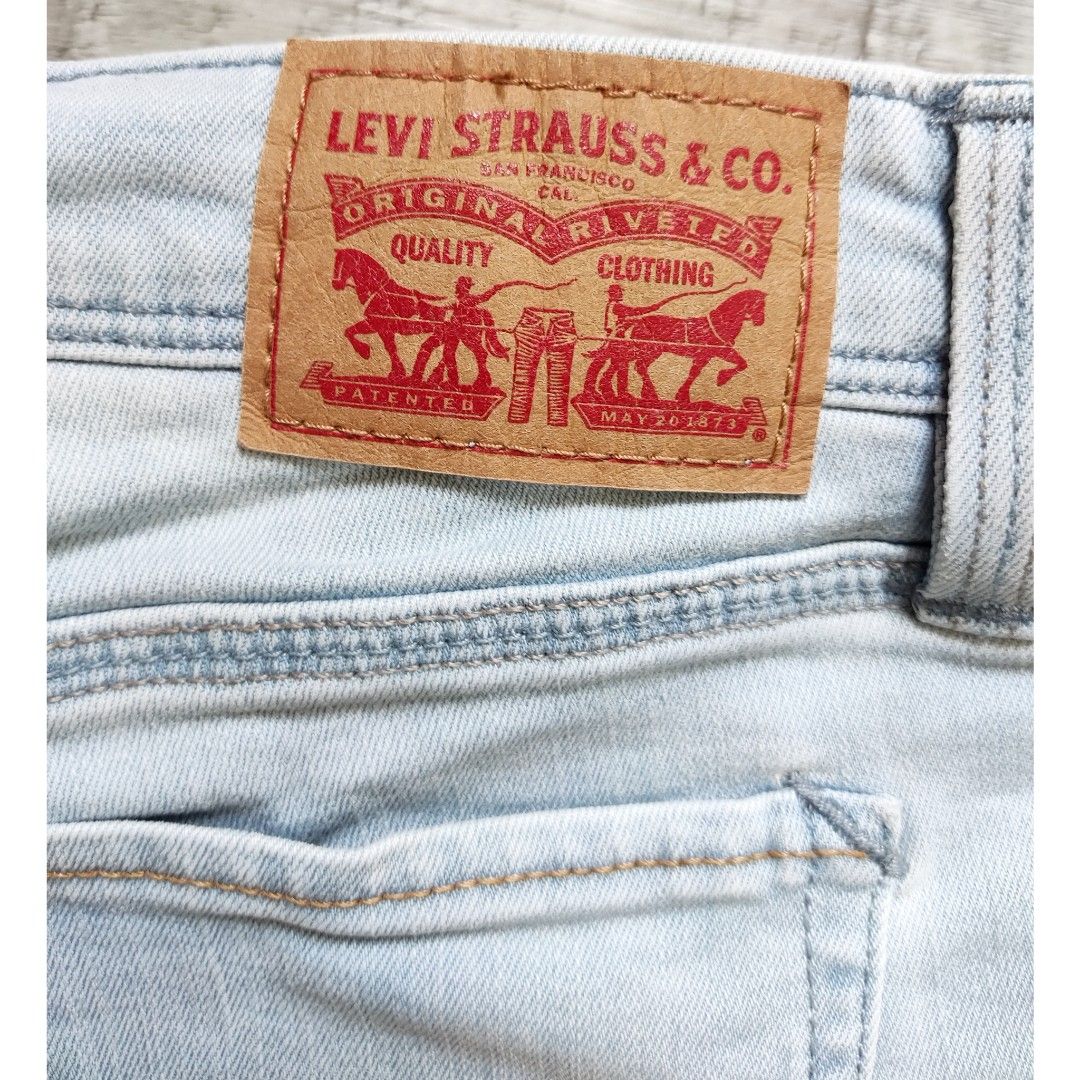 CLEARANCE LEVI S 711 Skinny Jeans Women s 32 Women s Fashion Bottoms Jeans Leggings on Carousell