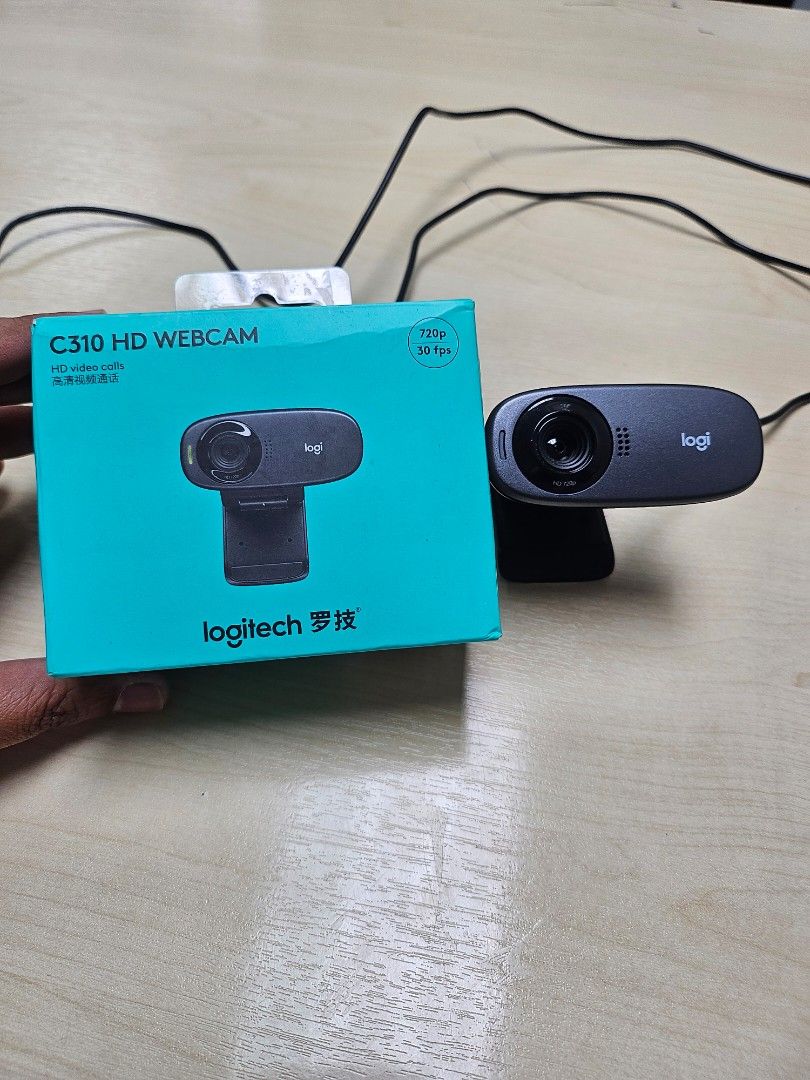 Logitech web camera with audio (Category: Webcams) located in Ampang. Submitted by declutterbyasha (Listing ID 1281577821, Image 1). Description: light used add rm10 postage.