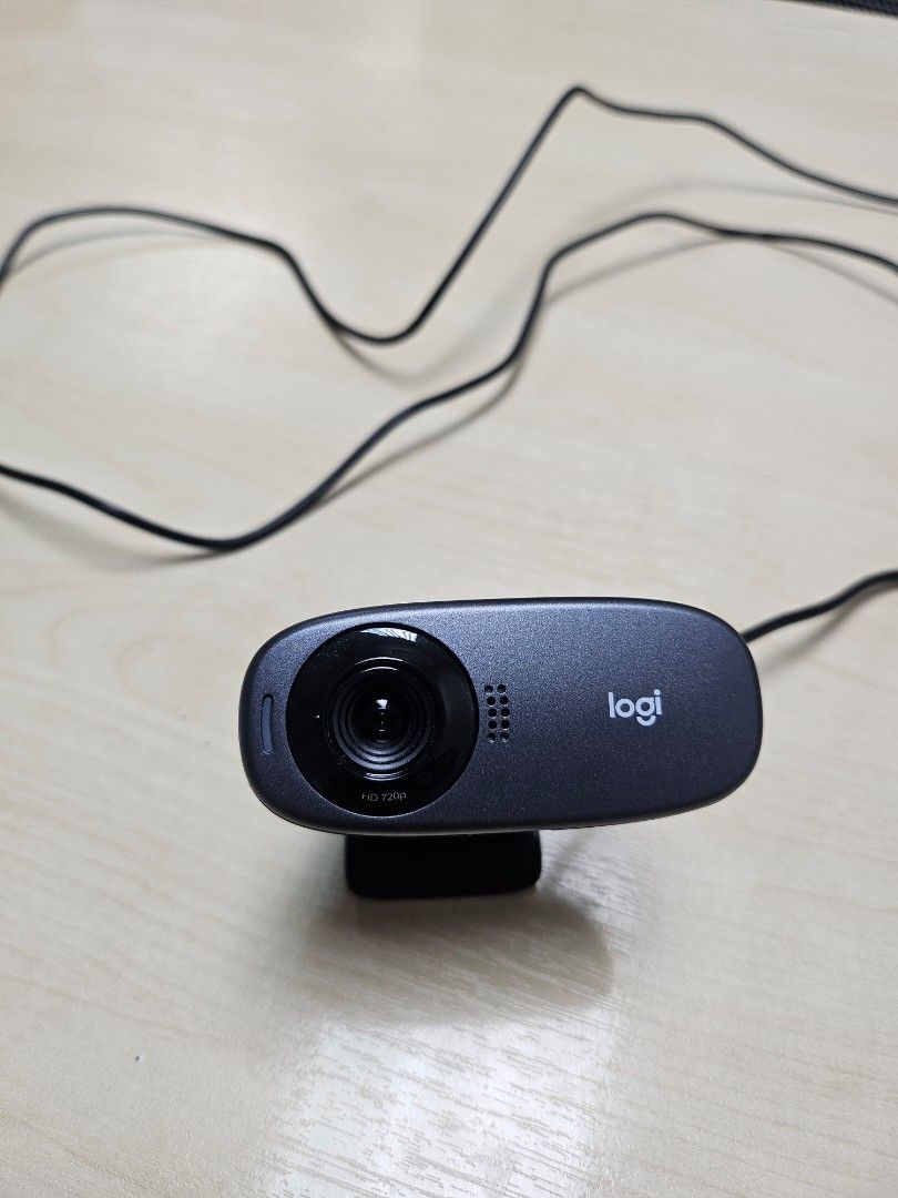 Logitech web camera with audio (Category: Webcams) located in Ampang. Submitted by declutterbyasha (Listing ID 1281577821, Image 2). Description: light used add rm10 postage.