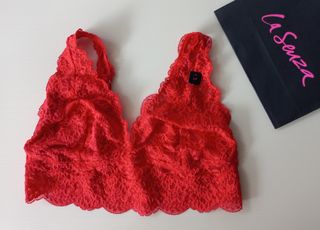 VS 🌹 red Push-up Bra, Women's Fashion, New Undergarments & Loungewear on  Carousell
