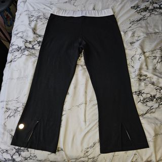 Lululemon Run: Track Attack Crop Black, Size 12, Women's Fashion,  Activewear on Carousell